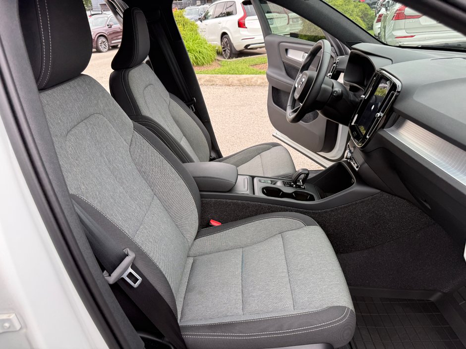 2025 Volvo XC40 Core Bright Theme-12