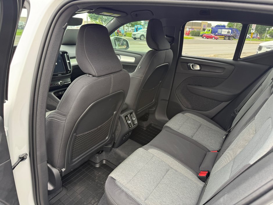 2025 Volvo XC40 Core Bright Theme-10