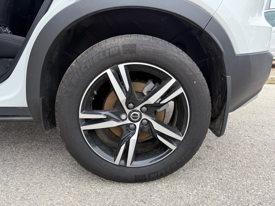 2025 Volvo XC40 Core Bright Theme-16