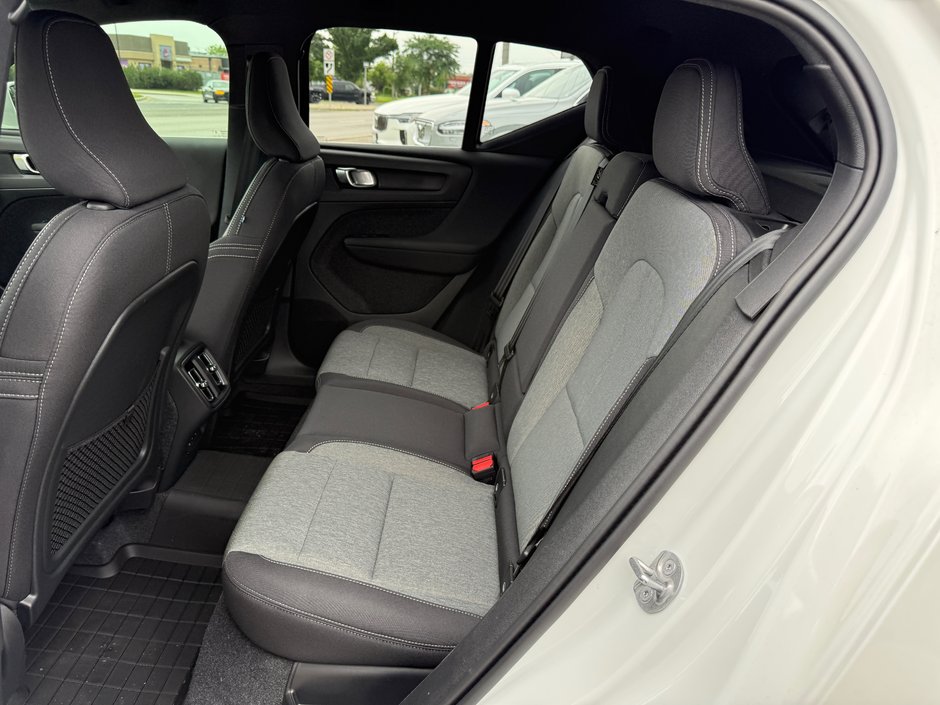 2025 Volvo XC40 Core Bright Theme-12