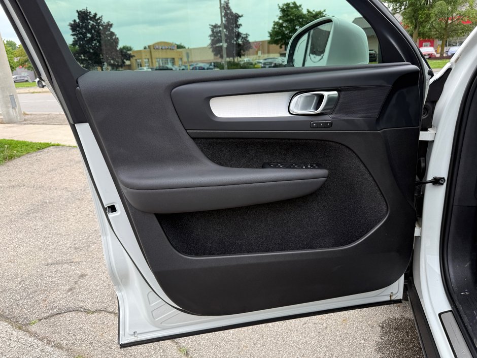 2025 Volvo XC40 Core Bright Theme-21