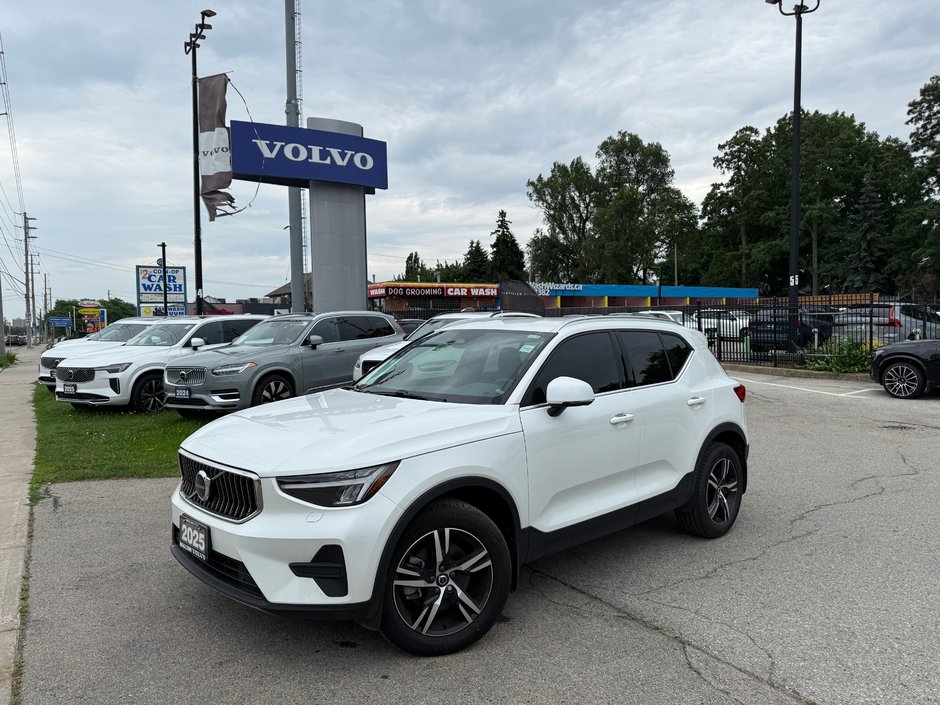2025 Volvo XC40 Core Bright Theme-0