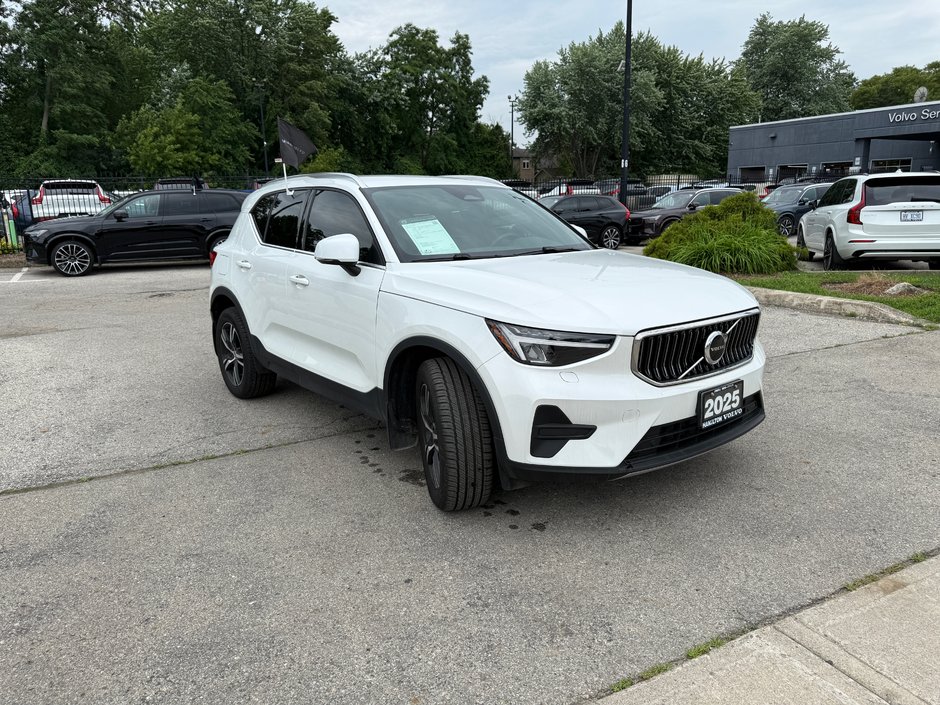 2025 Volvo XC40 Core Bright Theme-2
