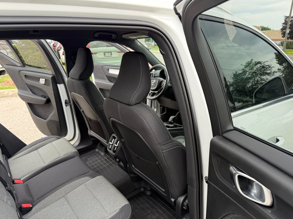 2025 Volvo XC40 Core Bright Theme-14