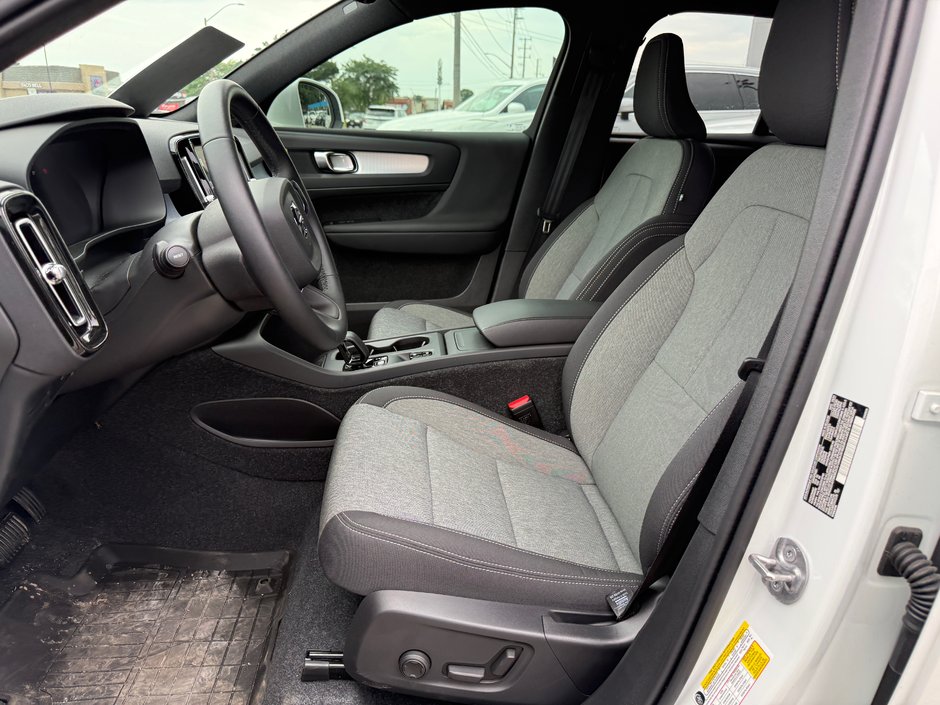 2025 Volvo XC40 Core Bright Theme-10