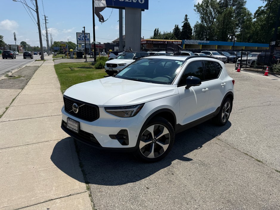2026 Volvo XC40 Plus Dark Theme-1