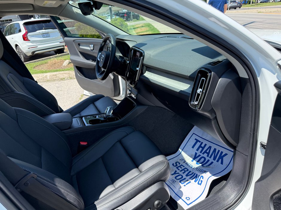2026 Volvo XC40 Plus Dark Theme-17