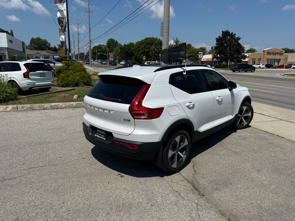 2026 Volvo XC40 Plus Dark Theme-6