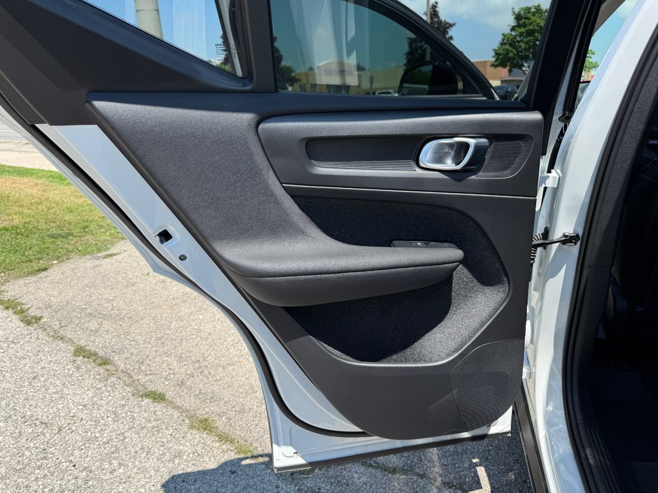 2026 Volvo XC40 Plus Dark Theme-21