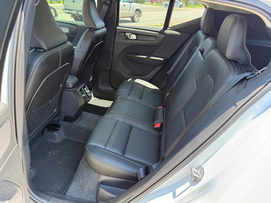 2026 Volvo XC40 Plus Dark Theme-13
