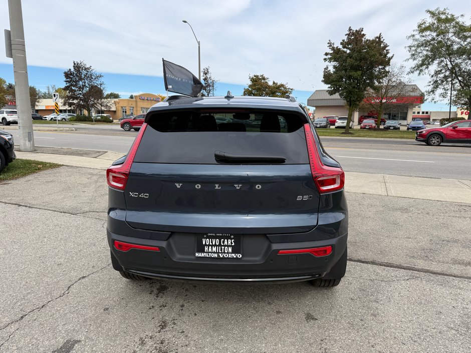 2026 Volvo XC40 Plus Dark Theme-7