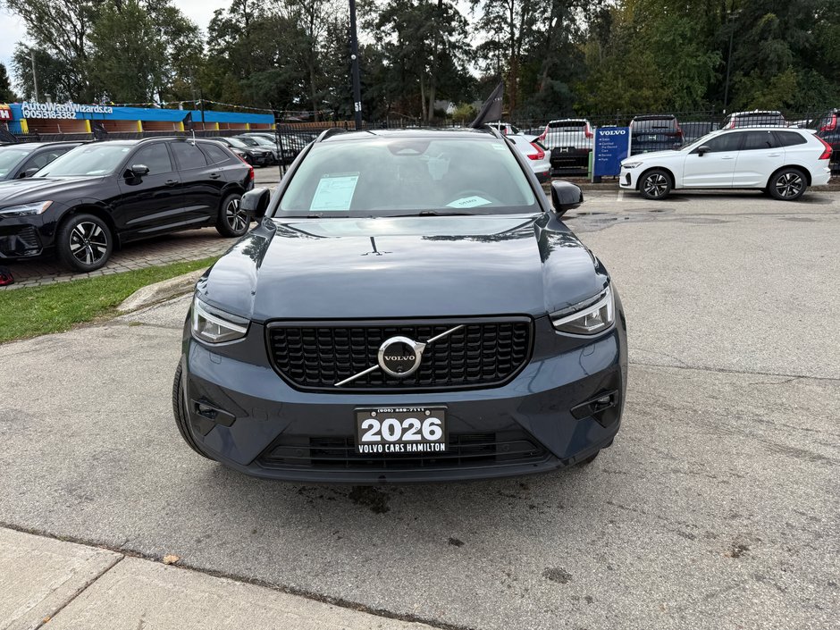2026 Volvo XC40 Plus Dark Theme-3