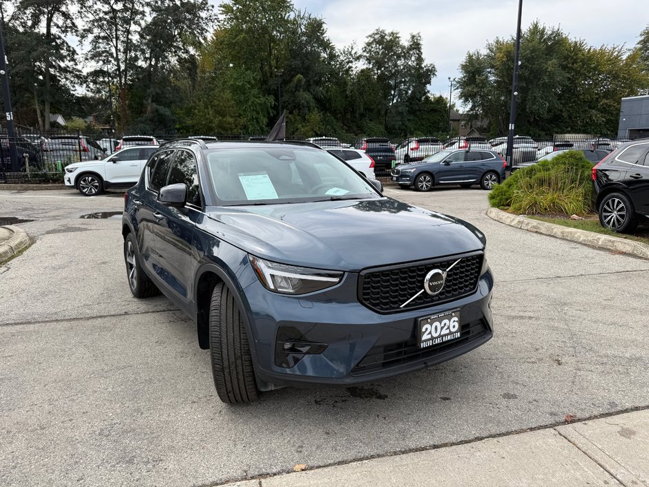 2026 Volvo XC40 Plus Dark Theme-4