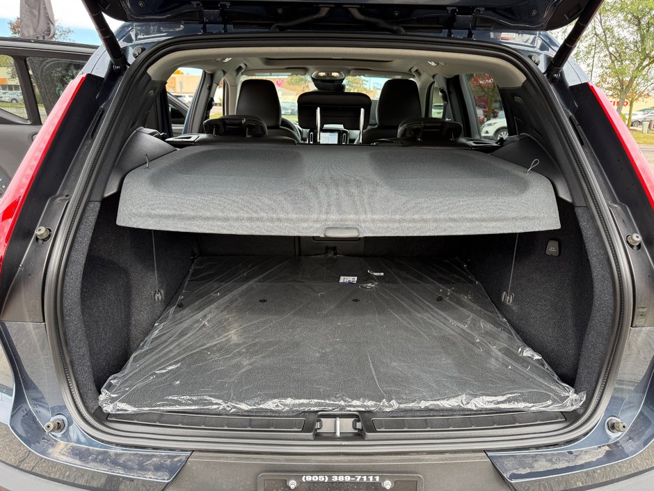 2026 Volvo XC40 Plus Dark Theme-14
