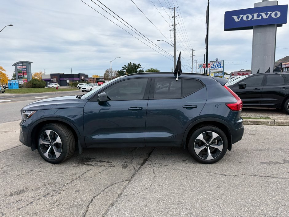 2026 Volvo XC40 Plus Dark Theme-9
