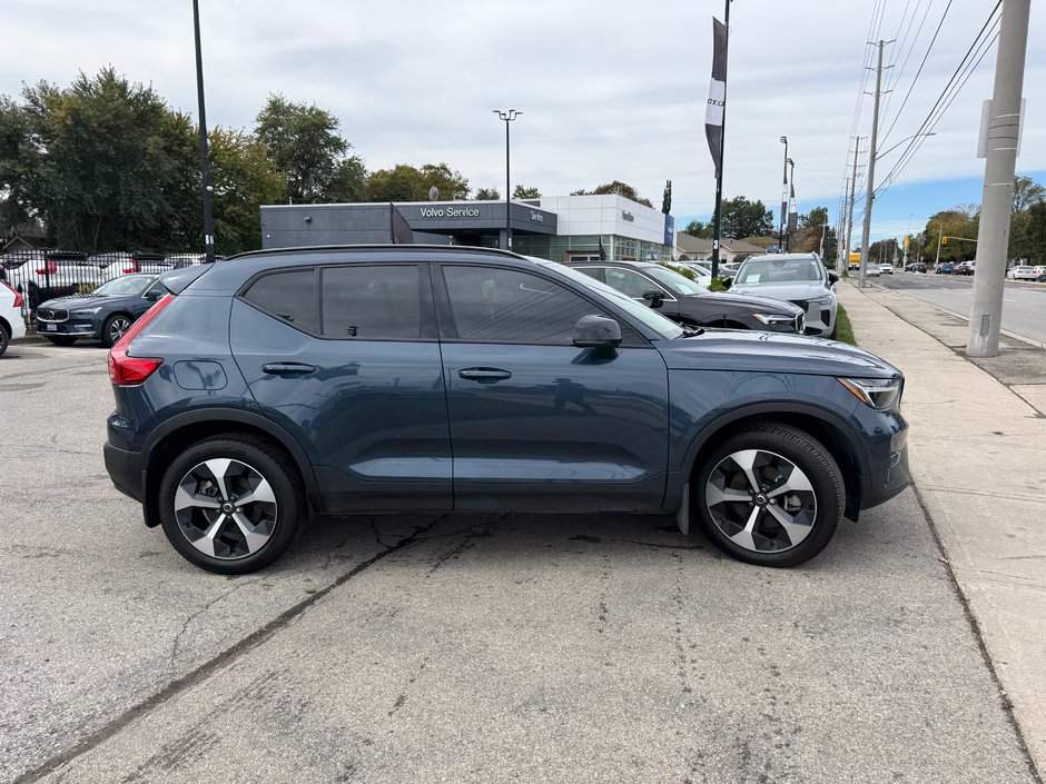 2026 Volvo XC40 Plus Dark Theme-5