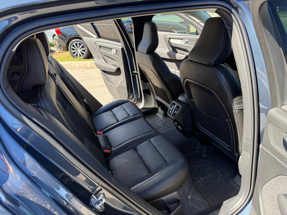 2026 Volvo XC40 Core (Dark Theme)-13
