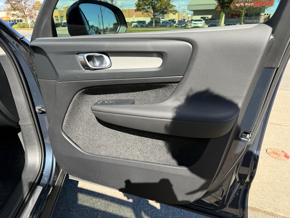 2026 Volvo XC40 Core (Dark Theme)-16