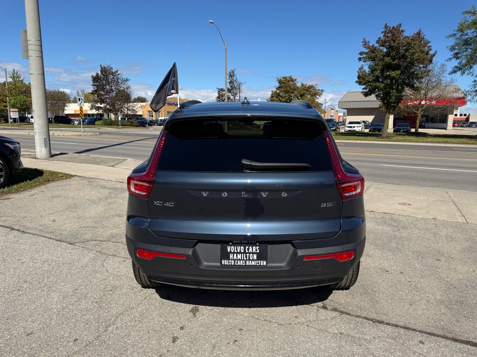 2026 Volvo XC40 Core (Dark Theme)-7