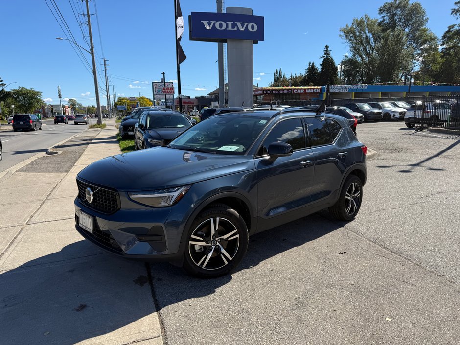 2026 Volvo XC40 Core (Dark Theme)-2