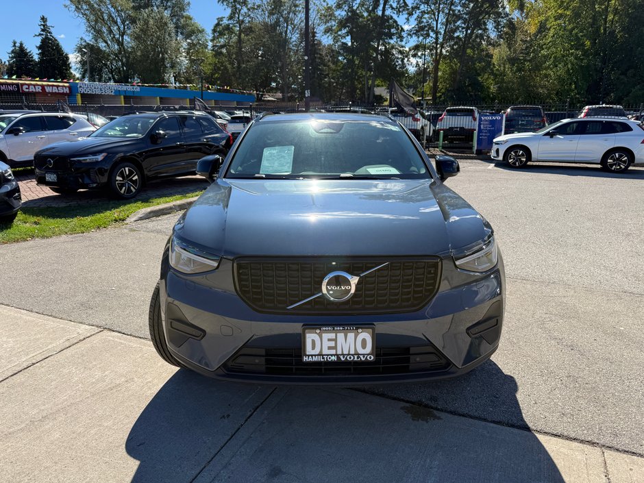 2026 Volvo XC40 Core (Dark Theme)-3