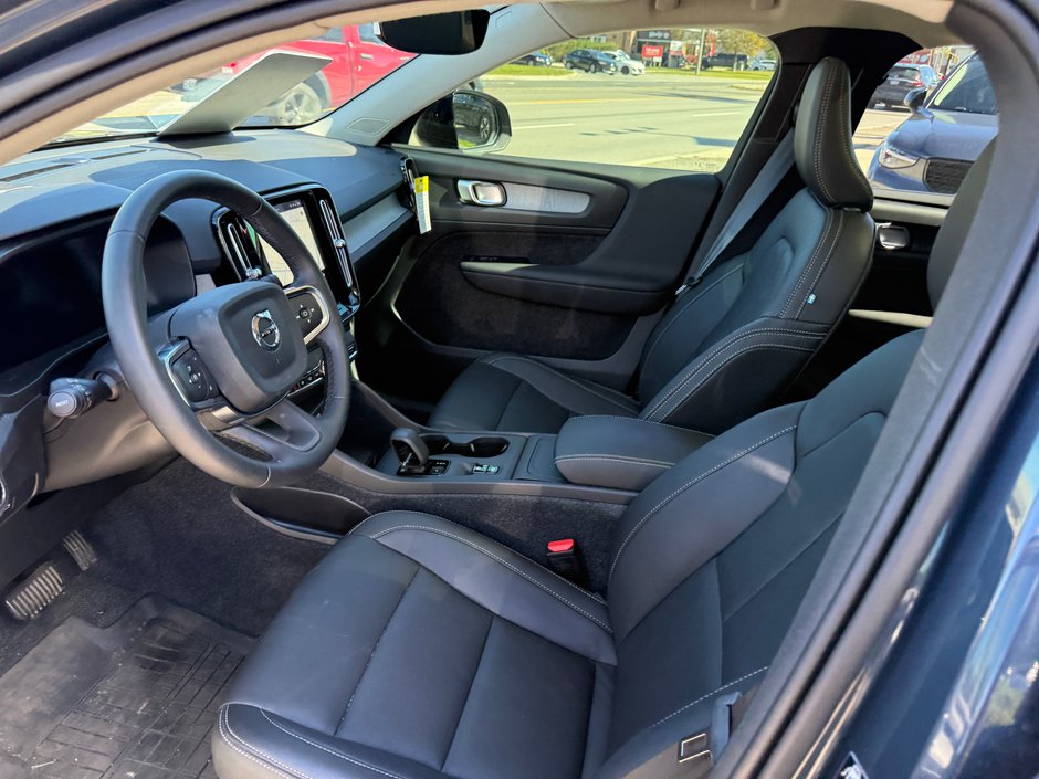 2026 Volvo XC40 Core (Dark Theme)-24