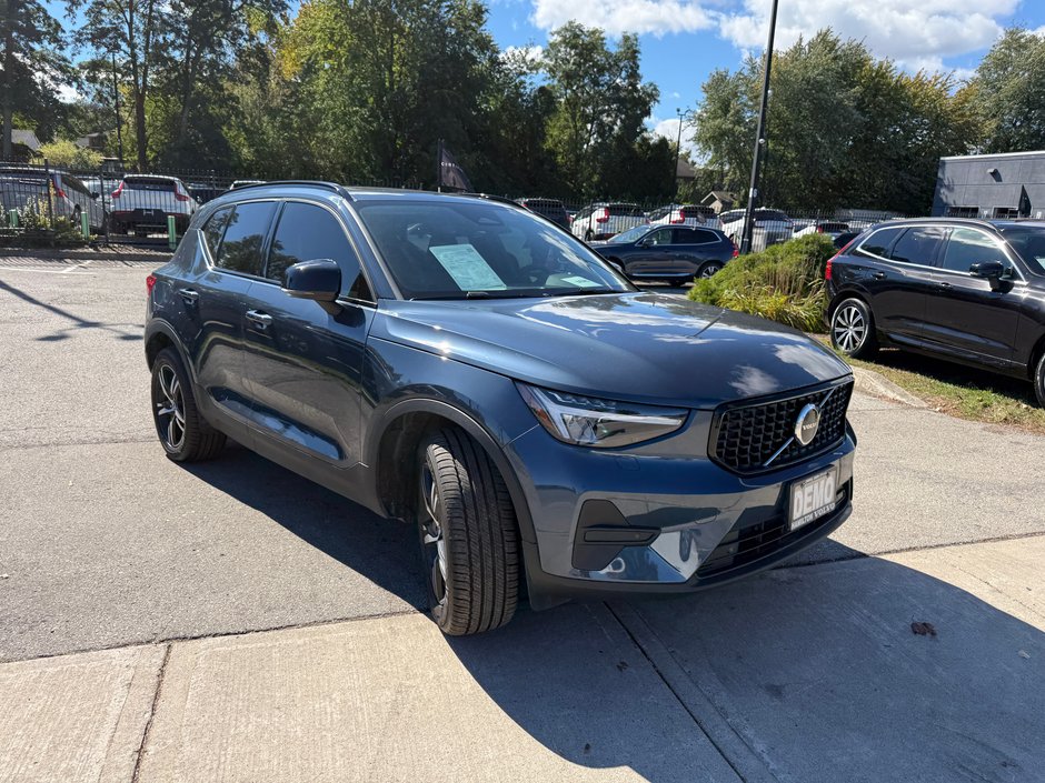 2026 Volvo XC40 Core (Dark Theme)-4
