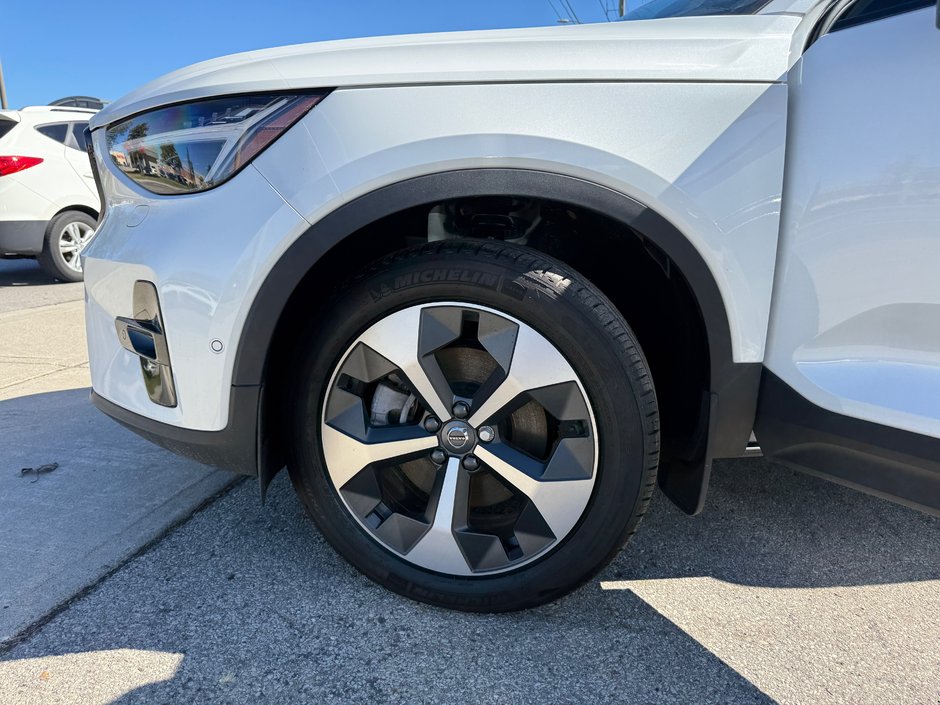 2026 Volvo XC40 Plus Dark Theme-22