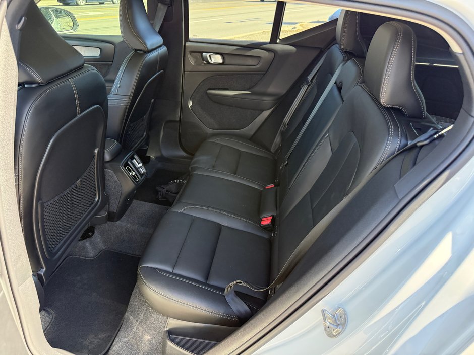 2026 Volvo XC40 Plus Dark Theme-11