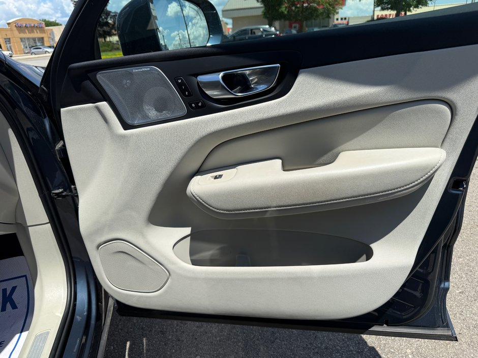2022 Volvo XC60 Inscription-23