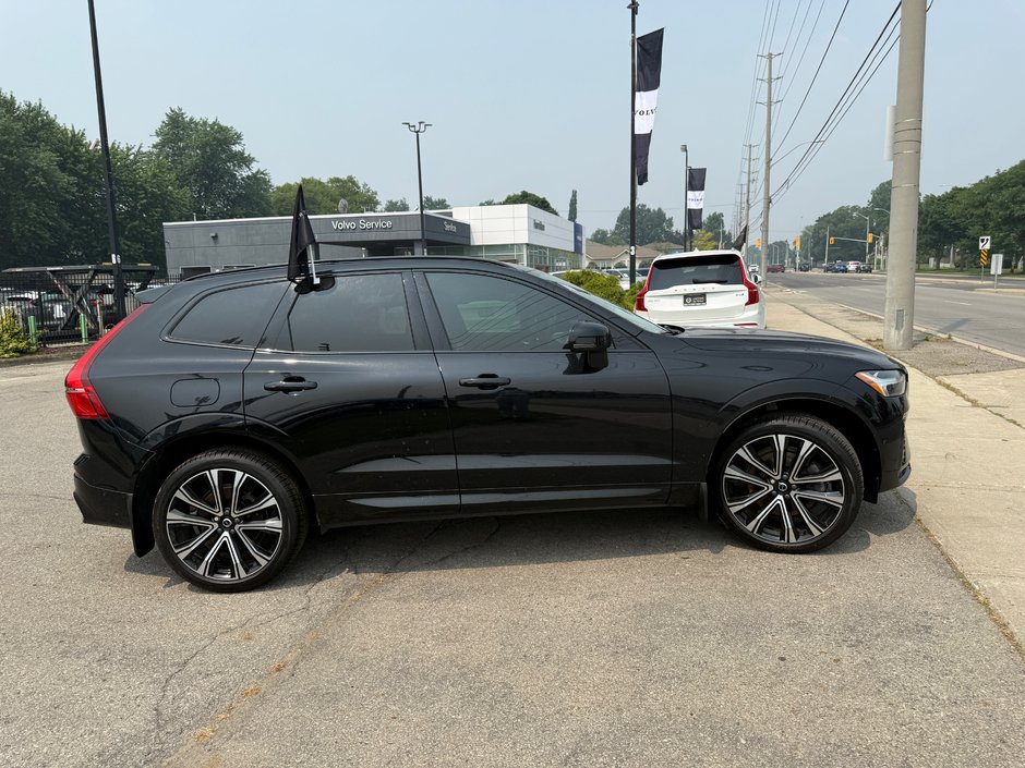 2022 Volvo XC60 R-Design-5