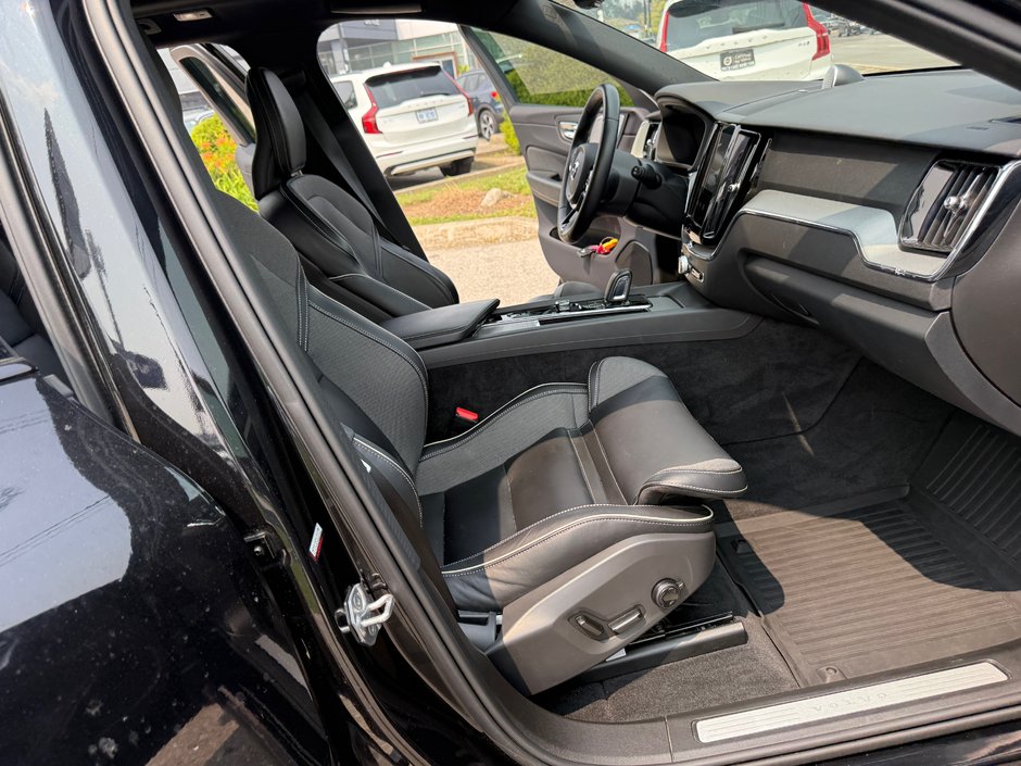 2022 Volvo XC60 R-Design-18