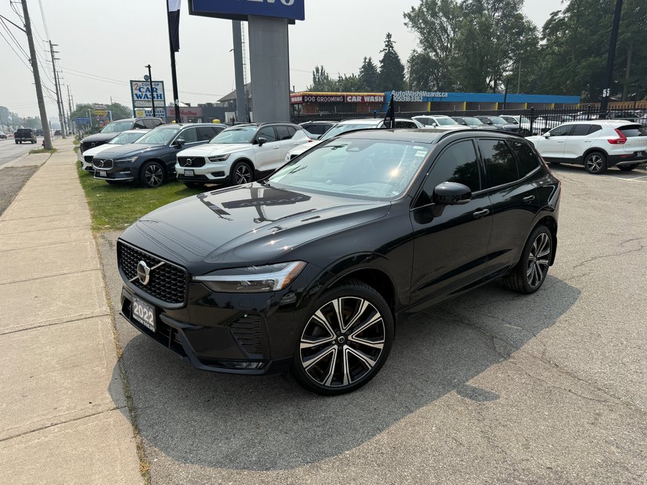 2022 Volvo XC60 R-Design-1