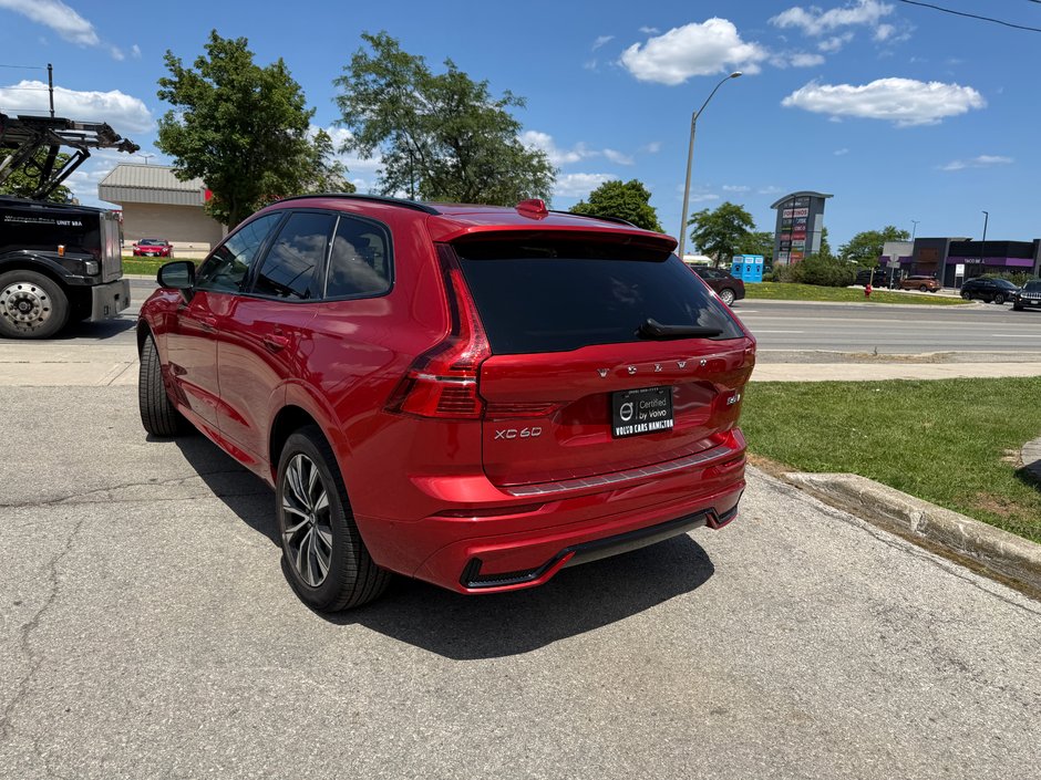 2023 Volvo XC60 Plus Dark Theme-6