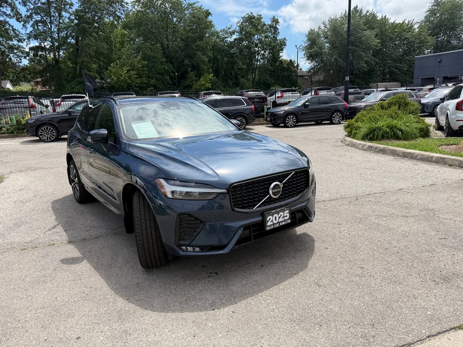 2025 Volvo XC60 Plus Dark Theme-3
