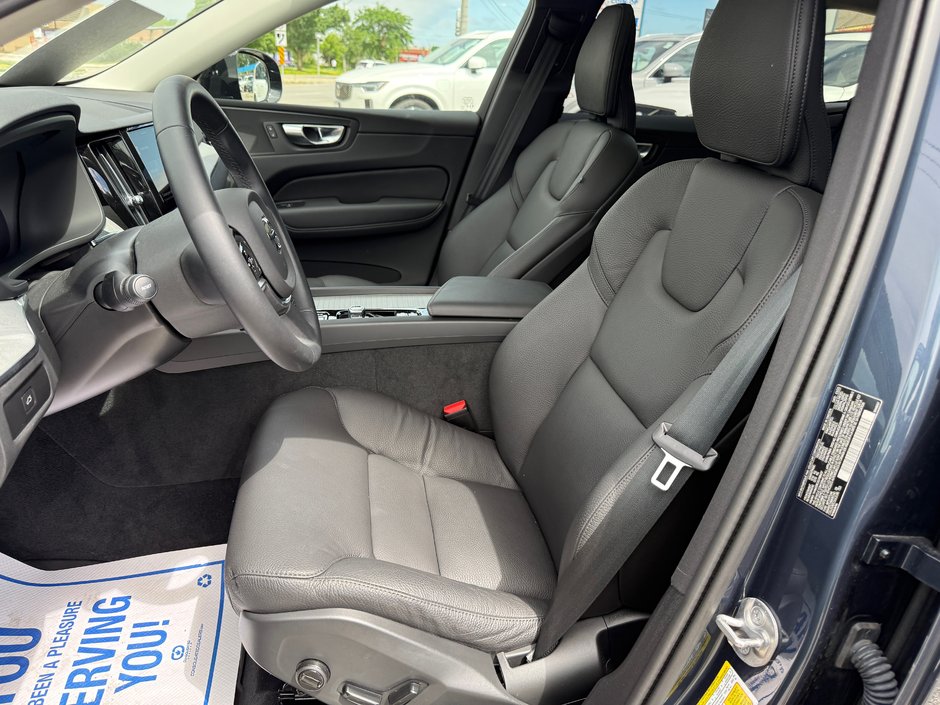 2025 Volvo XC60 Plus Dark Theme-10
