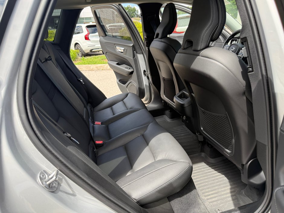 2025 Volvo XC60 Plus Dark Theme-15