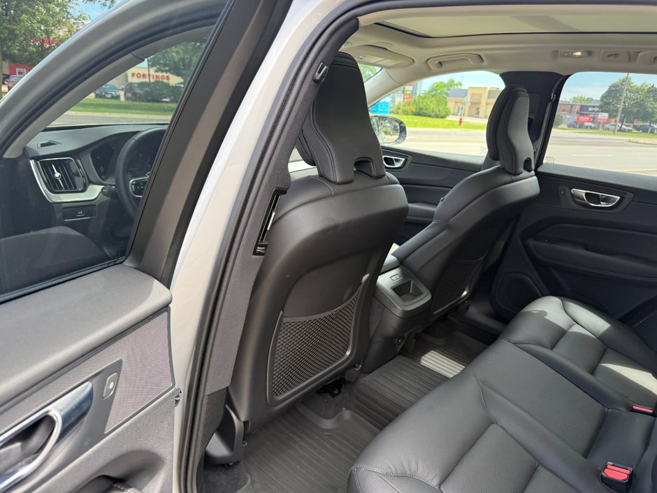 2025 Volvo XC60 Plus Dark Theme-11