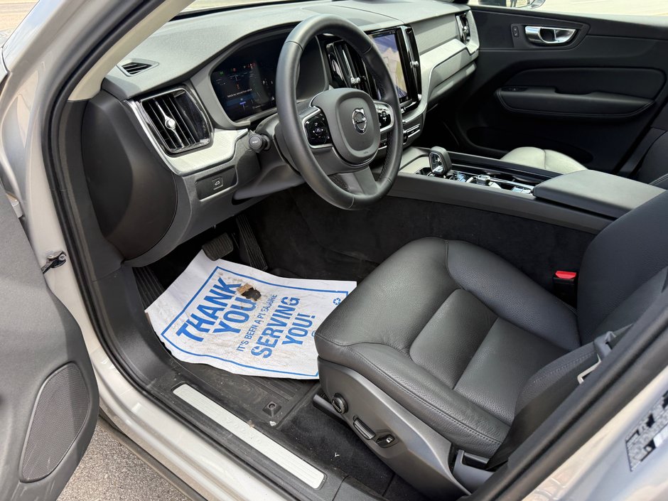 2025 Volvo XC60 Plus Dark Theme-9