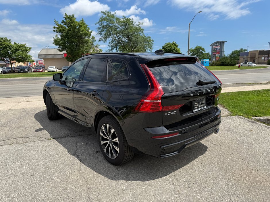 2025 Volvo XC60 Plus Dark Theme-8