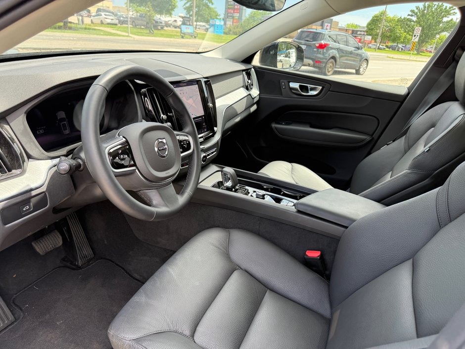 2025 Volvo XC60 Plus Dark Theme-26