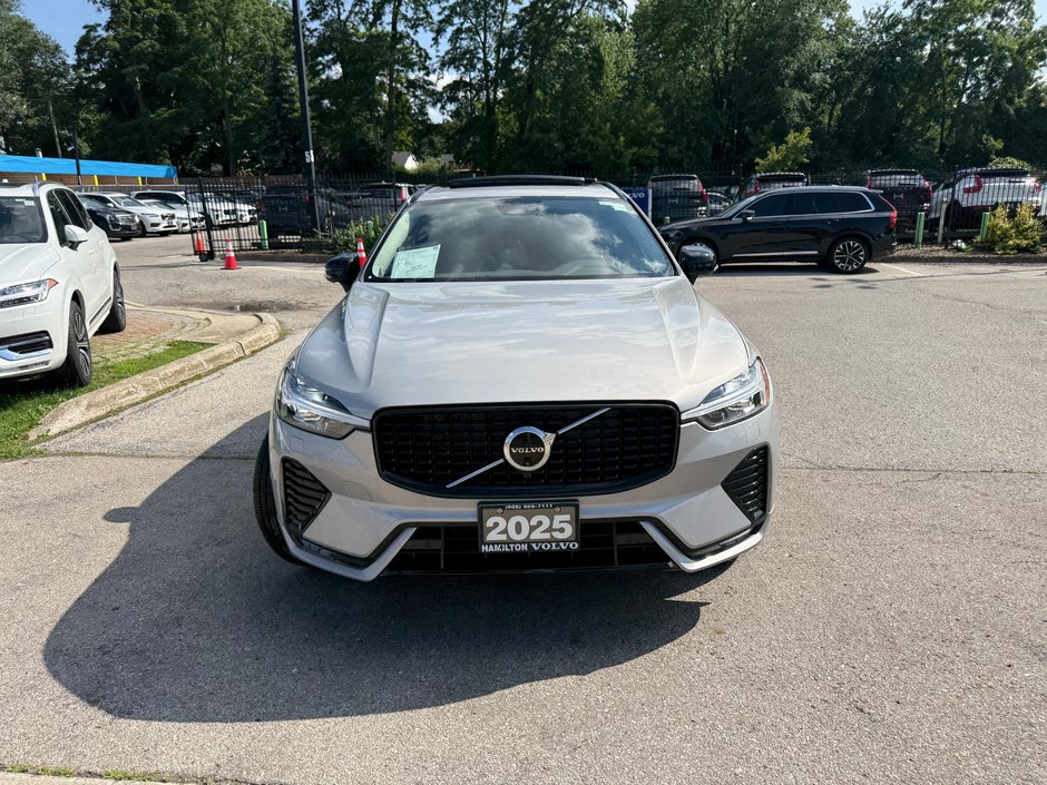 2025 Volvo XC60 Plus Dark Theme-3