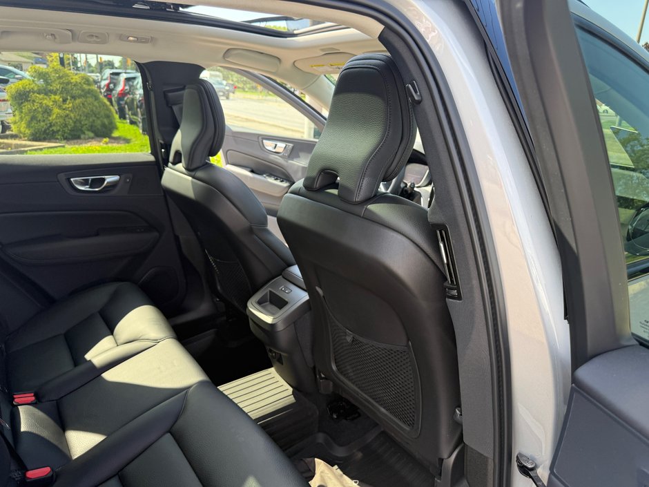 2025 Volvo XC60 Plus Dark Theme-14