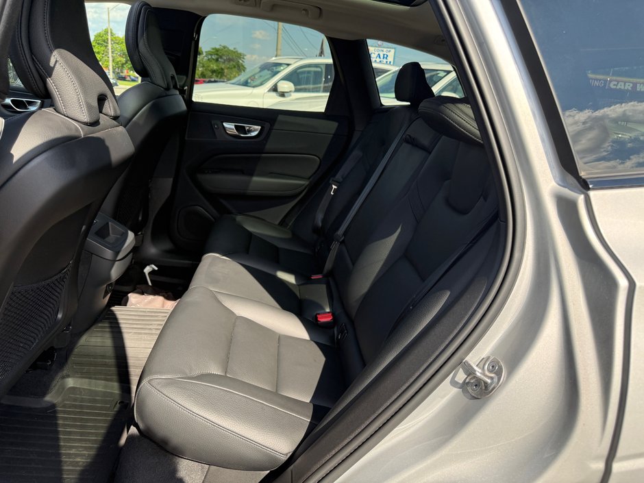 2025 Volvo XC60 Plus Dark Theme-13