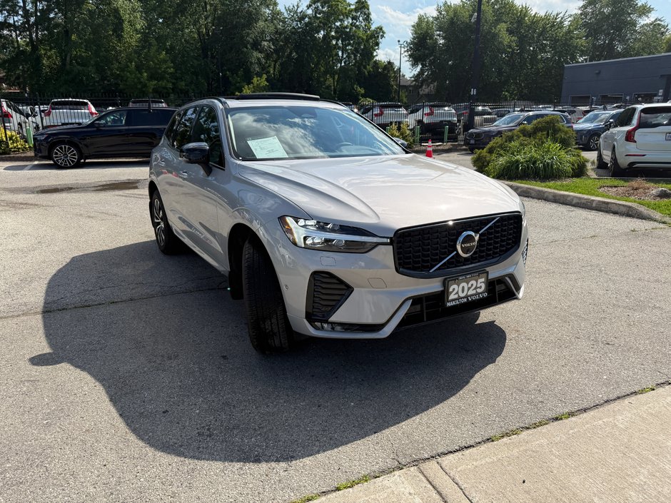 2025 Volvo XC60 Plus Dark Theme-4