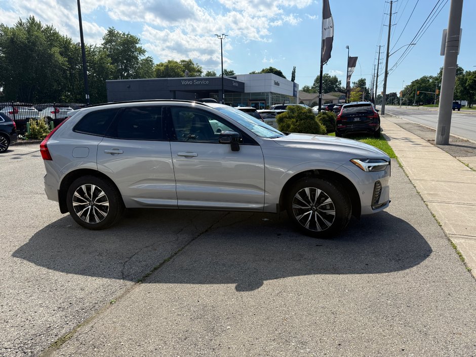 2025 Volvo XC60 Plus Dark Theme-5