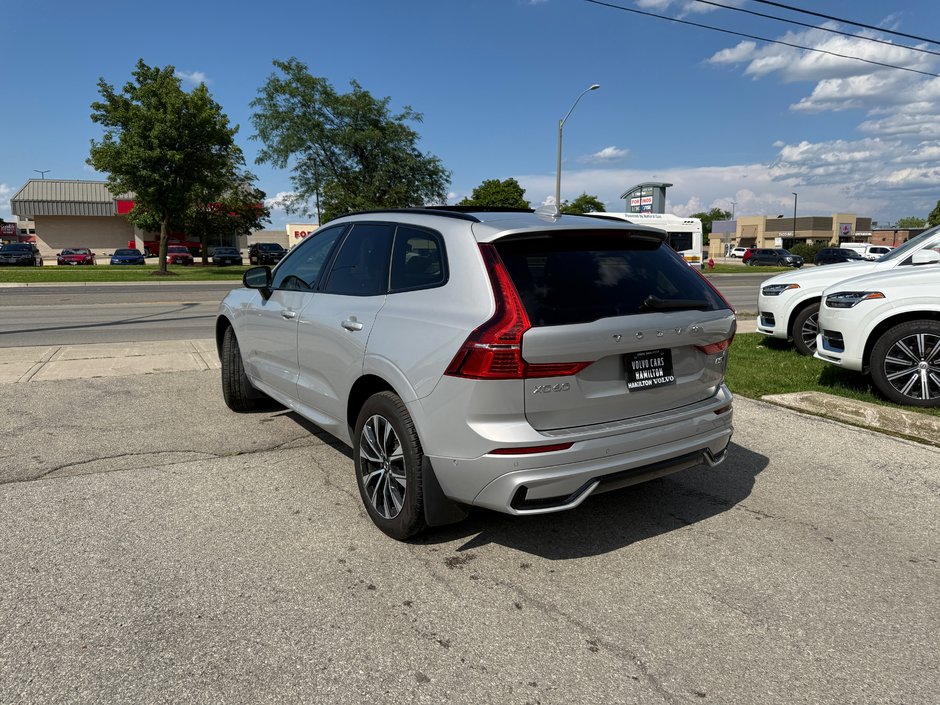 2025 Volvo XC60 Plus Dark Theme-8