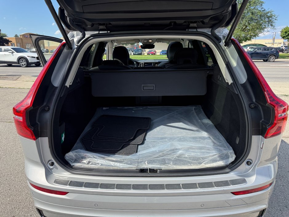 2025 Volvo XC60 Plus Dark Theme-22