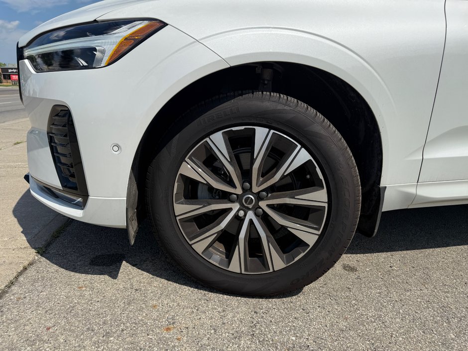 2025 Volvo XC60 Plus Dark Theme-23