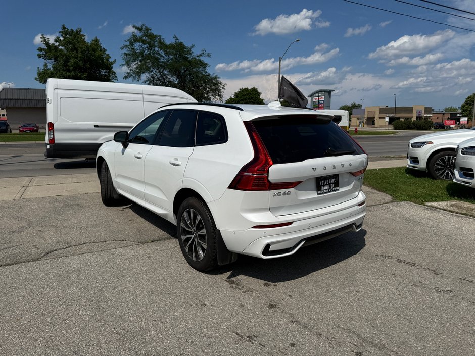 2025 Volvo XC60 Plus Dark Theme-5